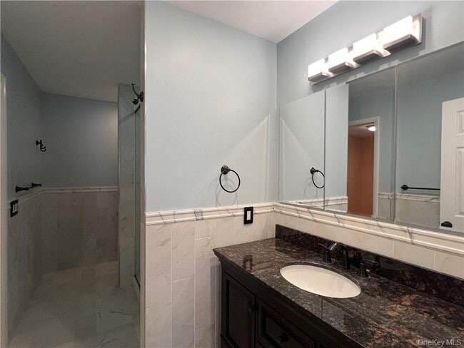 Building Photo - 475 Country Club Ln