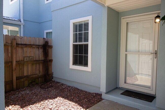 Building Photo - 2713 Bay Club Dr