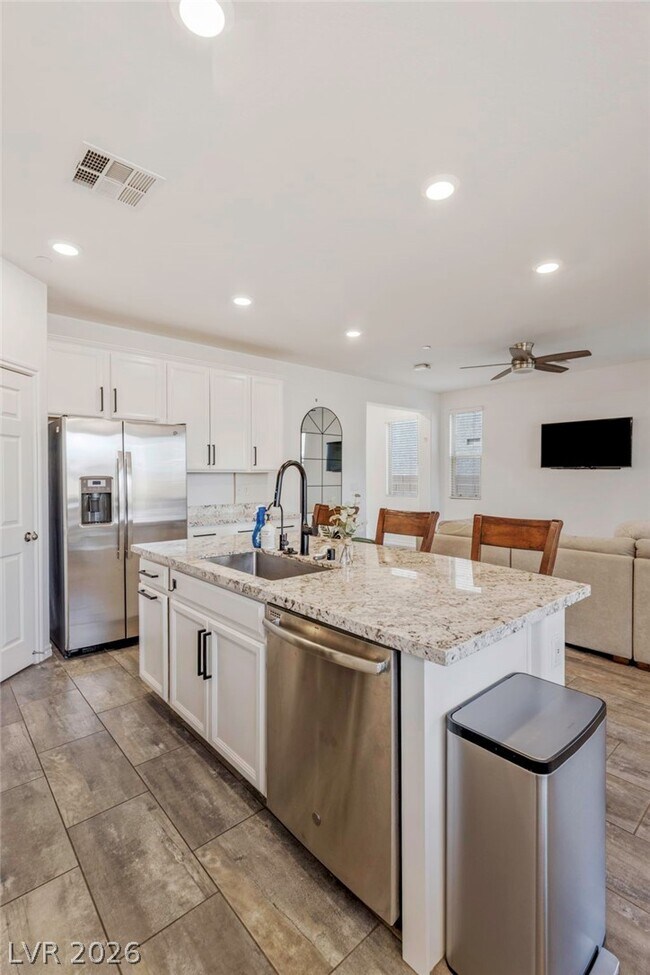 Building Photo - 976 Bluebell Brook St