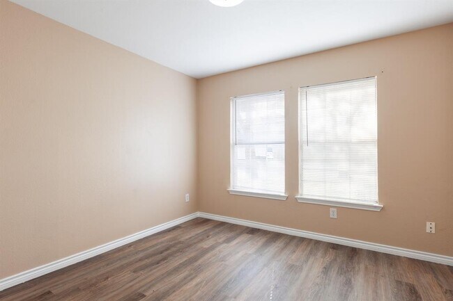 Building Photo - 1328 Water Spaniel Way