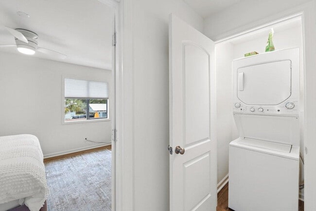 Building Photo - 22103 Lakeview Dr