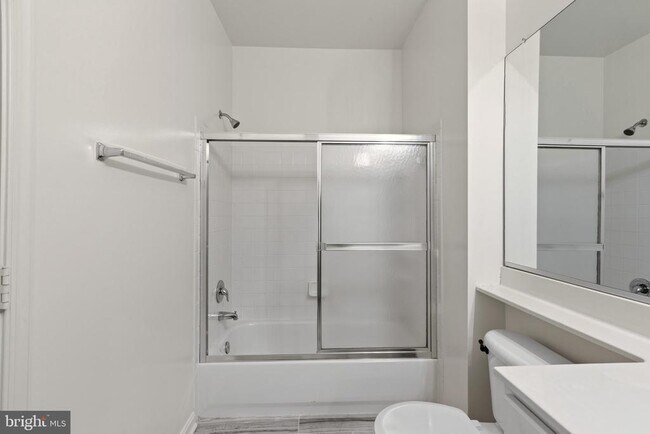 Building Photo - 4131 Fountainside Ln