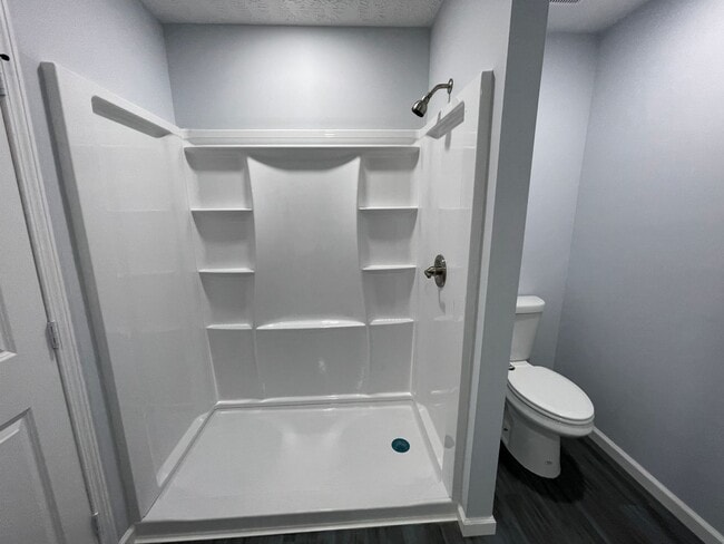 Building Photo - For Lease - 2 BR | 2.5 BA Fully Remodeled ...