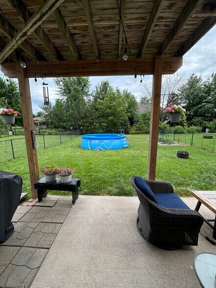 Building Photo - 1552 Deerfield Dr