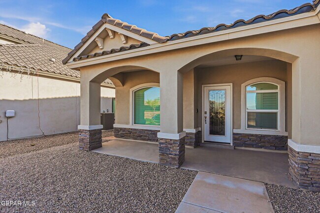 Building Photo - 13912 Loreina Luz Ave