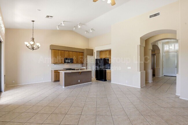 Building Photo - 7017 W Greenbriar Dr