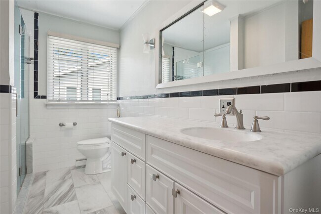 Building Photo - 33 Beach Rd