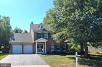 Building Photo - 6 Hedgecroft Dr