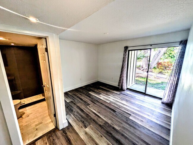 Building Photo - Annual UNfurnished renovated ground floor ...