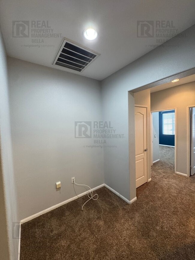 Building Photo - Resort-Style Living Awaits in This Spacious Canyon Hills 3-Bedroom Condo