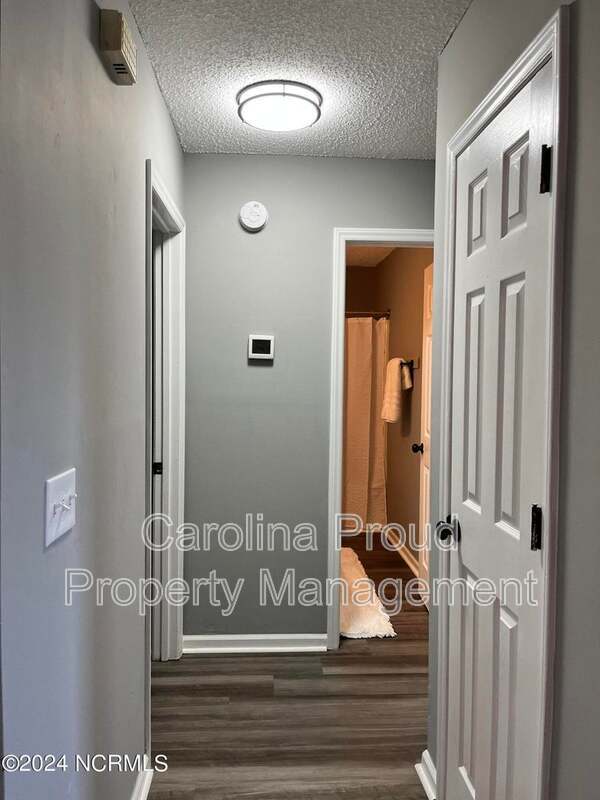 Building Photo - 1200 Peyton Cir