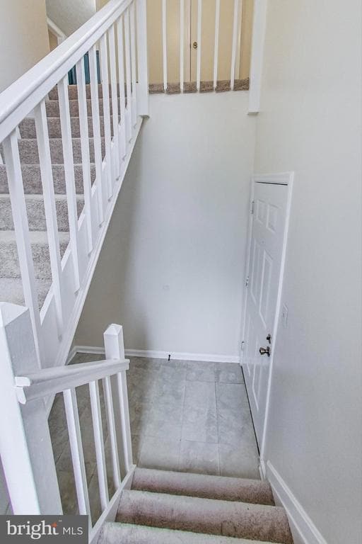 Building Photo - 896 Windbrooke Dr