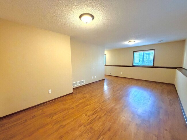 Building Photo - Beautiful 4bed 3bath Single Family Home In Sartell