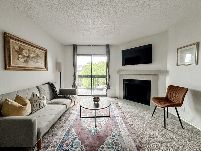 Building Photo - 1071 Clayton Ln