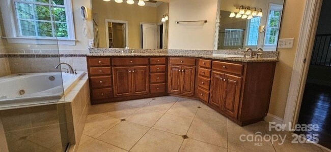 Building Photo - 6926 Linkside Ct