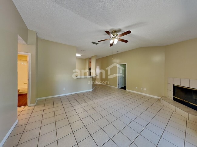 Building Photo - 3370 Westfield Dr