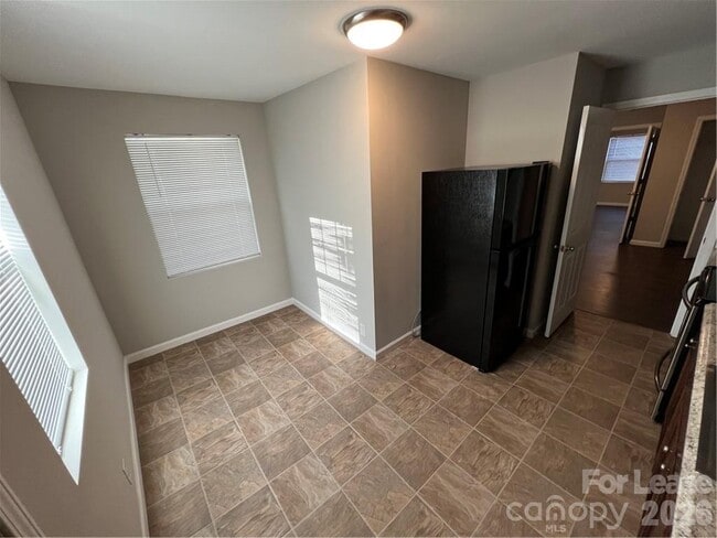 Building Photo - 720 E Pine St