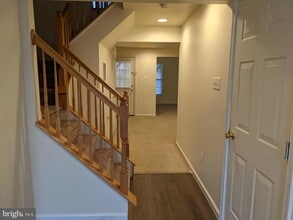 Building Photo - 625 Village Ct