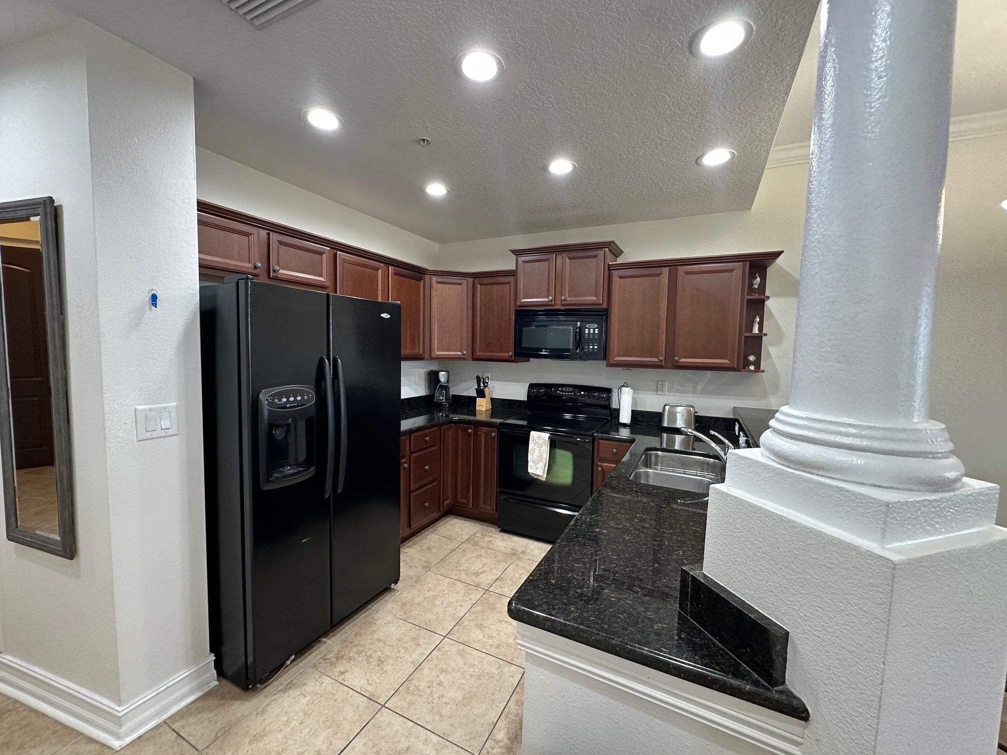 Building Photo - 13941 Clubhouse Dr