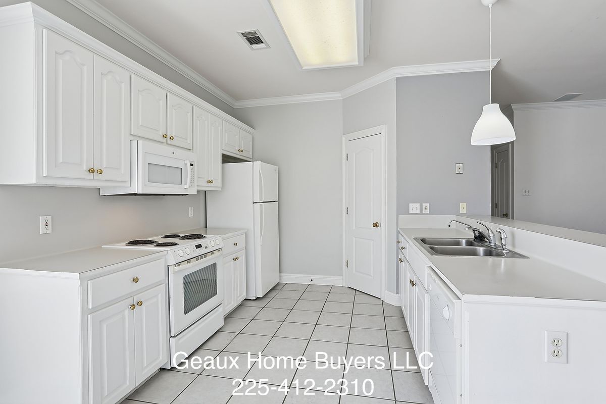 Building Photo - 508 S Daphne Dr