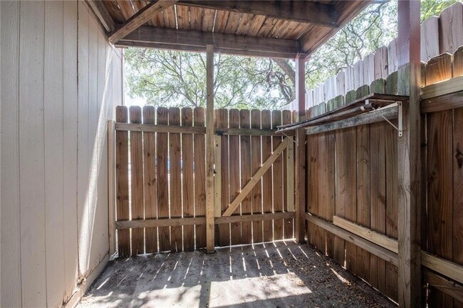 Building Photo - 211 Sport Clips Wy