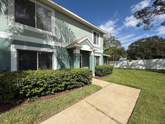 Building Photo - 3 bed 2.5 bath townhome in Gated Providence Lake Brandon