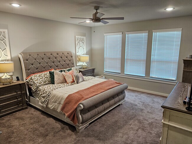 Building Photo - 198 Western Way