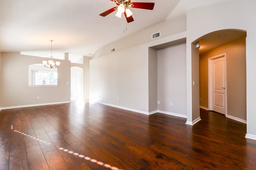 Building Photo - 18032 Birdwater Dr