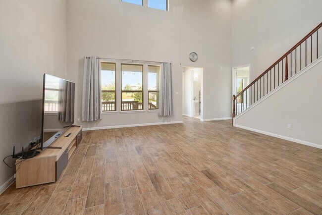 Building Photo - 1136 Almeria Bend