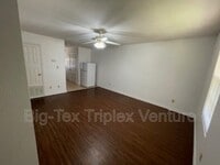 Building Photo - 260 N Pecan St