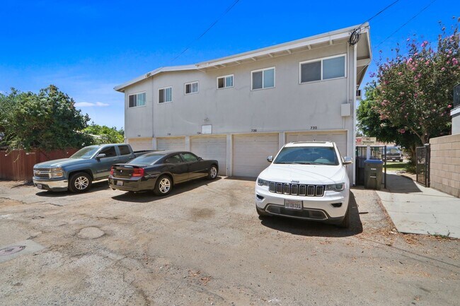 Building Photo - Refreshed 1 Bed 1 Bath Apartment with Parking