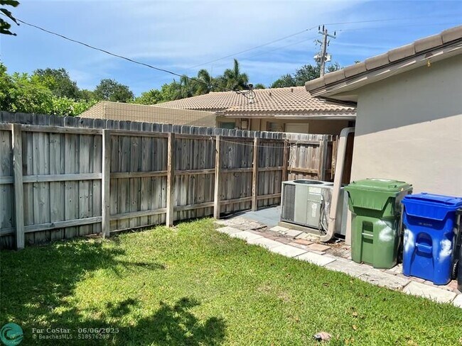 Building Photo - 2167 NE 56th Ct