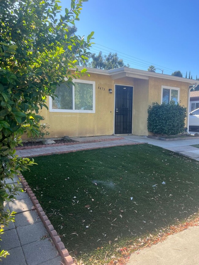 Building Photo - Beautifully Remodeled Duplex - Don't miss ...