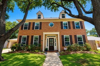 Building Photo - 23027 Lodgepoint Dr