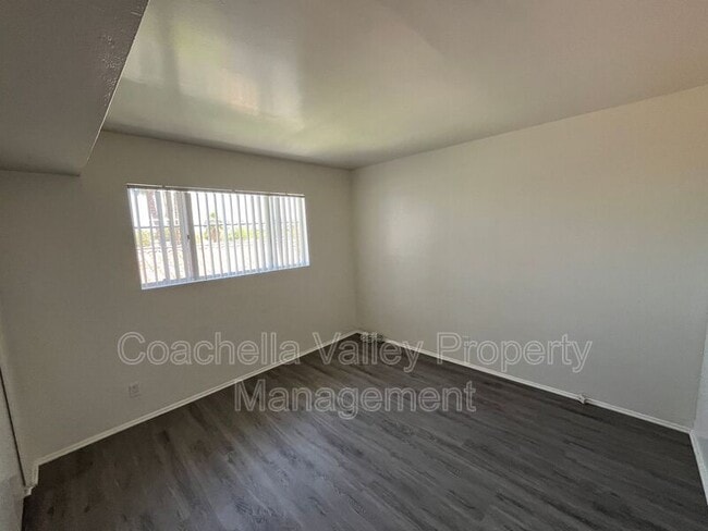 Building Photo - 550 El Cielo Rd