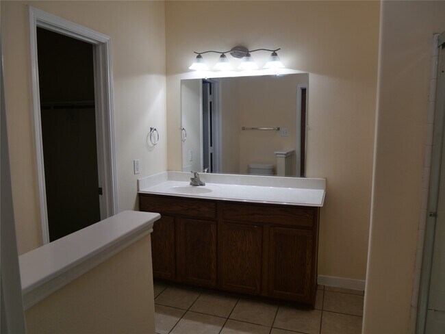 Building Photo - 2726 Heatherwind Ln