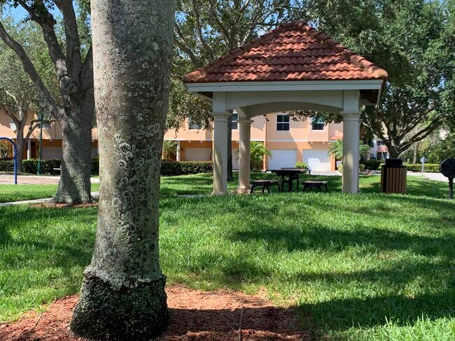 Building Photo - 2018 Alta Meadows Ln