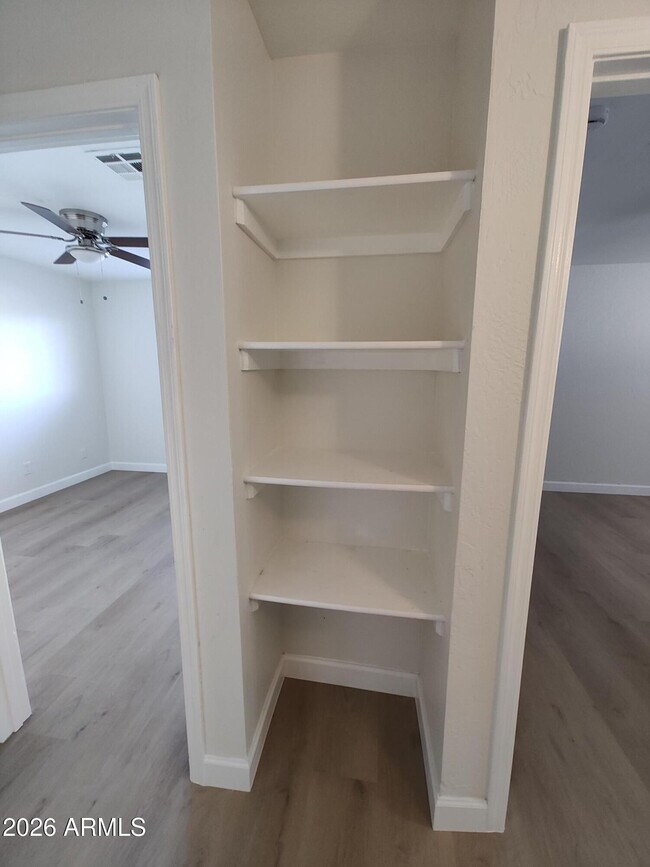 Building Photo - 2316 E Karen Dr