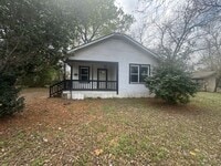 Building Photo - Beautiful 3 bedroom home