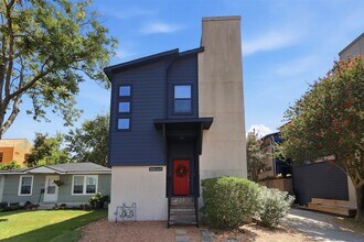 Building Photo - 1326 W 24th St
