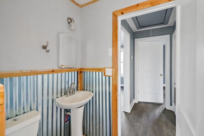 Building Photo - 506 Trinity St