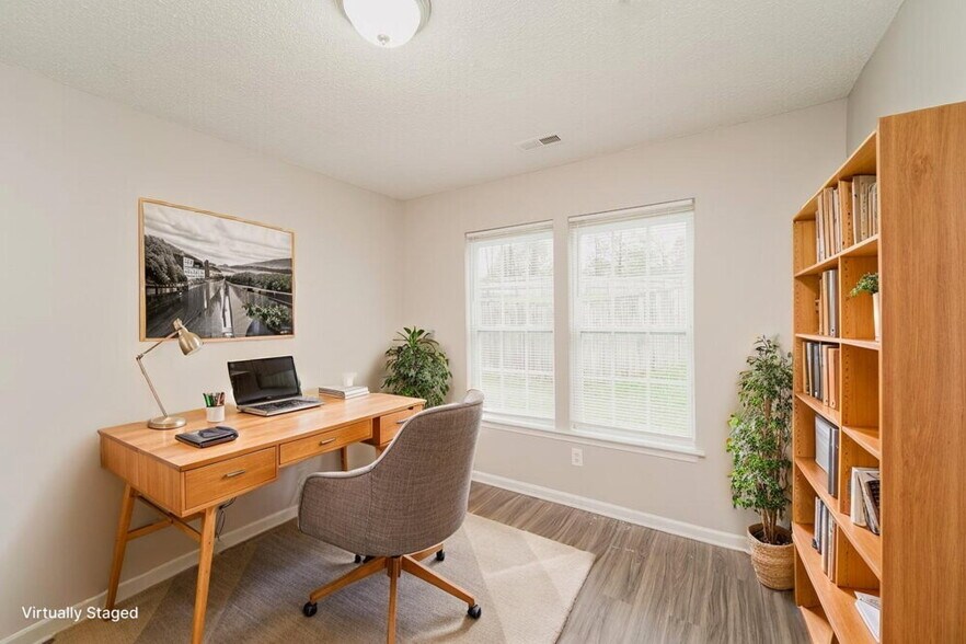 Building Photo - 2400 Celosia Dr