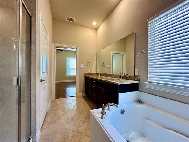 Building Photo - 16205 Weymouth Dr