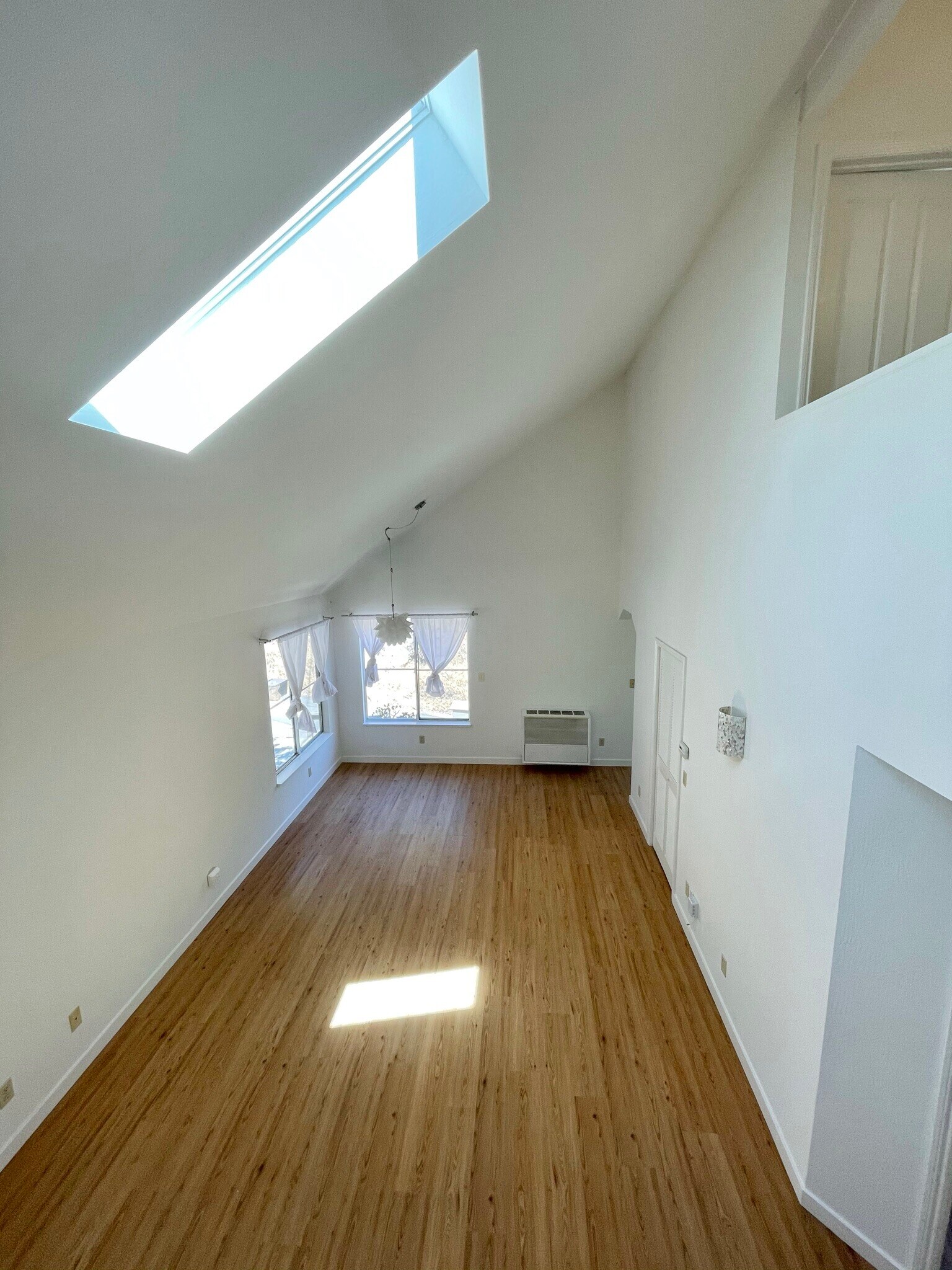 Great room - 411 Santa Fe Ave