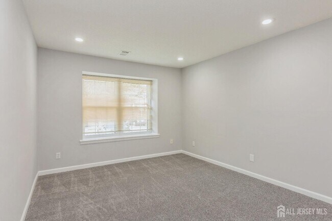 Building Photo - 705 Sunshine Ct