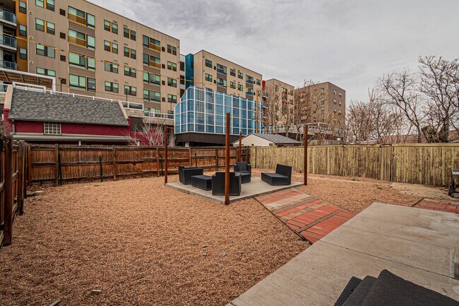 Building Photo - 4BD, 2BA Sun Valley Home with Large Driveway for Parking