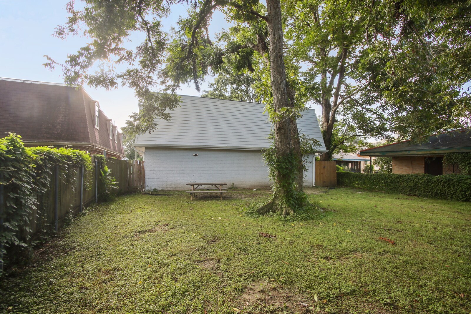 Building Photo - 424 Deckbar Ave