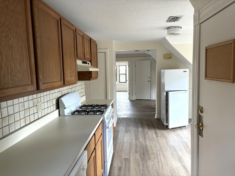 Building Photo - 1310 Stanley St