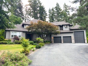 Building Photo - 4bd/2.5ba Redmond Home
