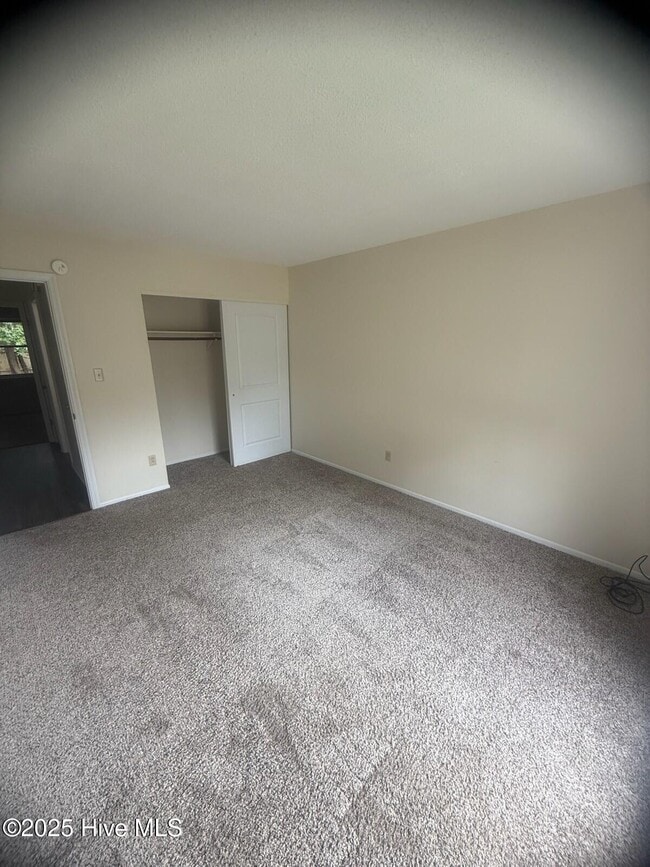 Building Photo - 137 Twinwood Dr